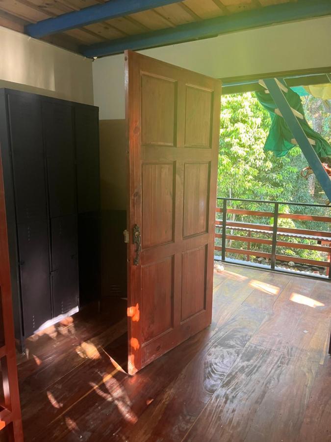Hostel Tuanis Surf Camp Playa Santa Teresa  Екстериор снимка