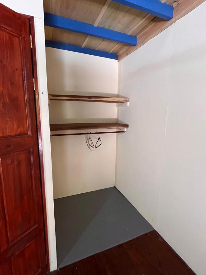 Hostel Tuanis Surf Camp Playa Santa Teresa  Екстериор снимка